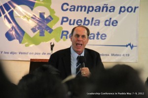 Pastor Kevin Wynne preaching during our Leadership Conference in Puebla