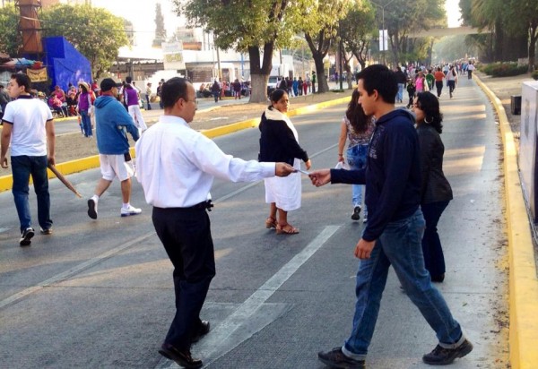 We gave out 20,000 Tracts during the 5 de Mayo Parade in Puebla!